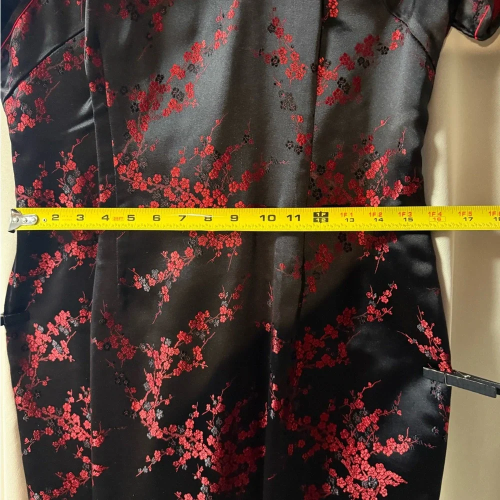 Elegant Red Floral Satin Asian Mandarin Collar Cheongsam Dress - Picture 5 of 6